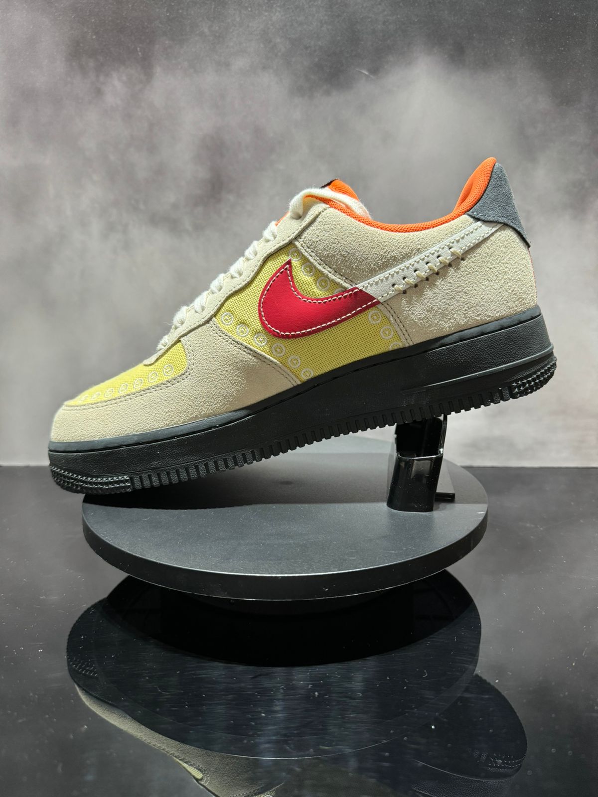 Air Force 1 Low 07 LX Somos Familia