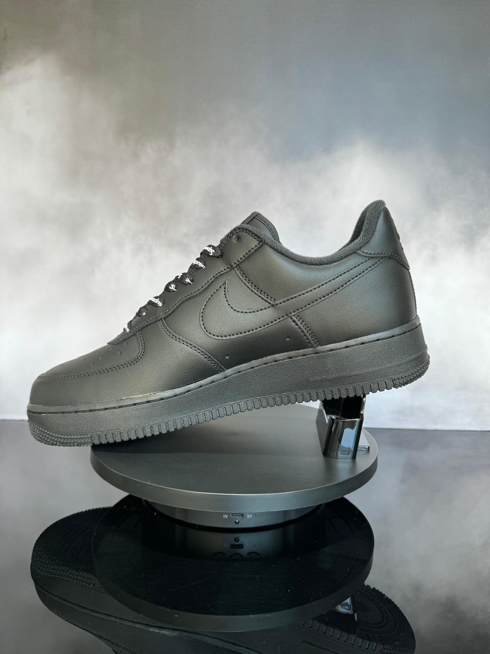 Air Force 1 Low Supreme Black