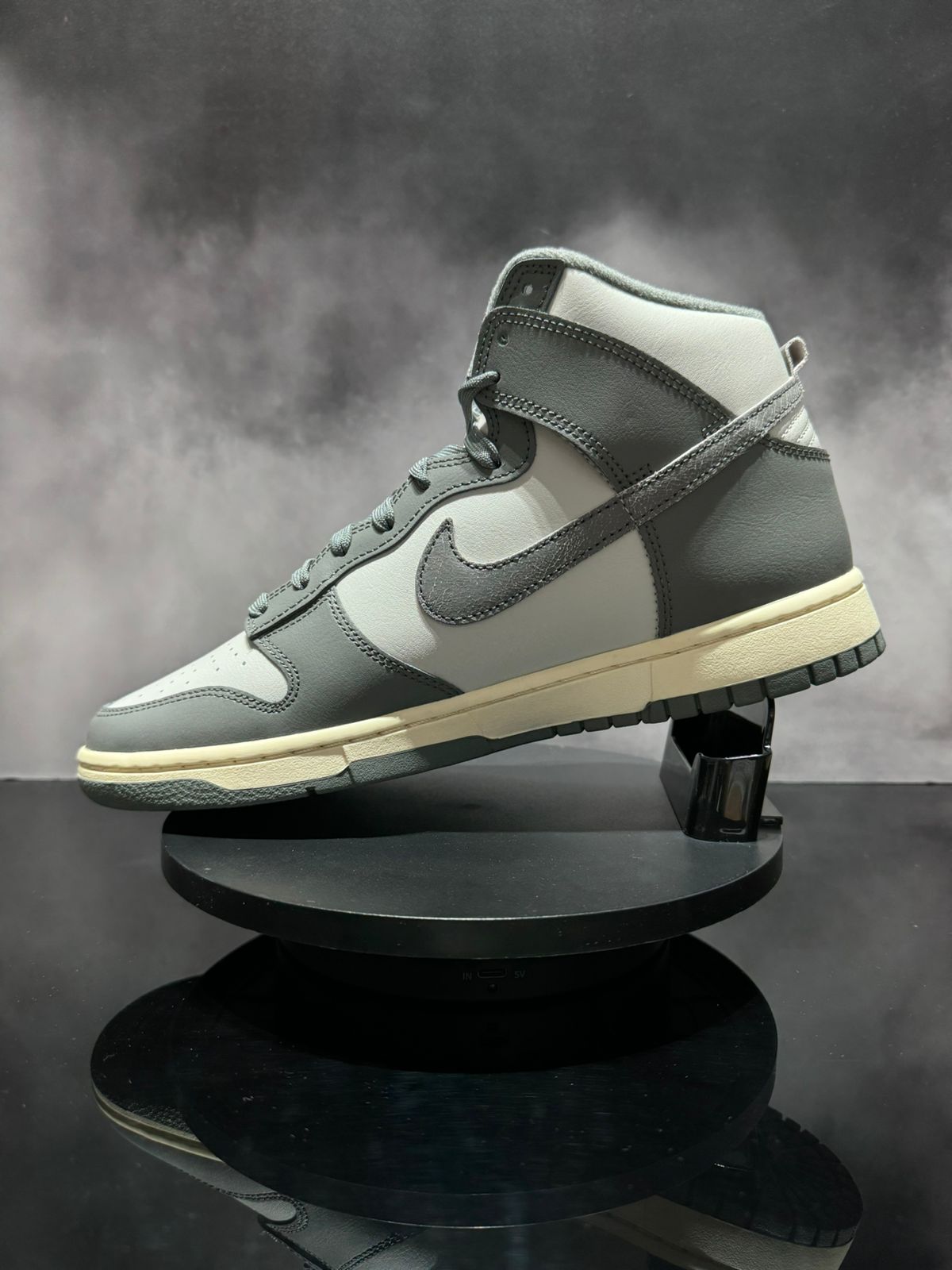 Dunk High Vintage Light Bone