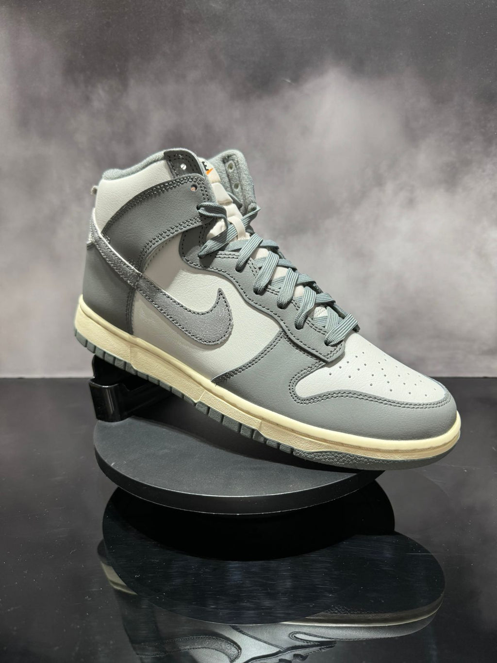 Dunk High Vintage Light Bone