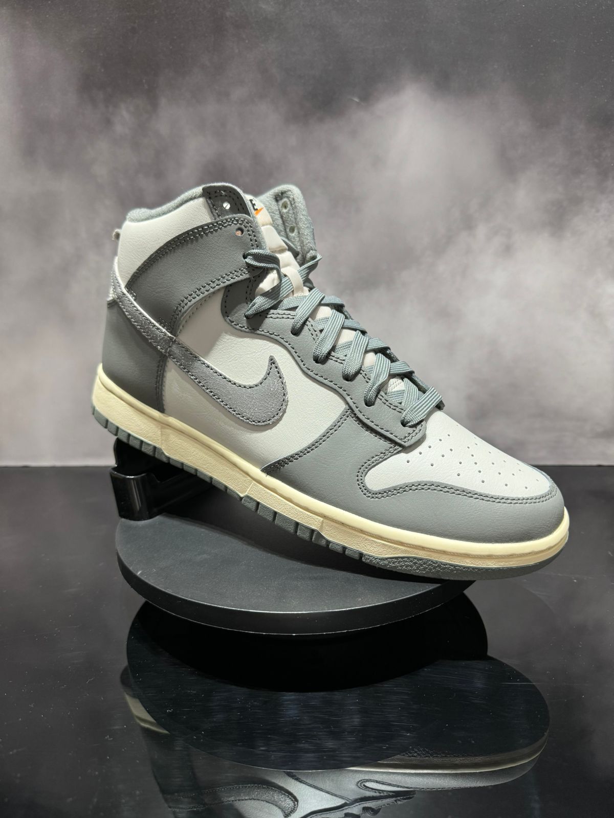 Dunk High Vintage Light Bone