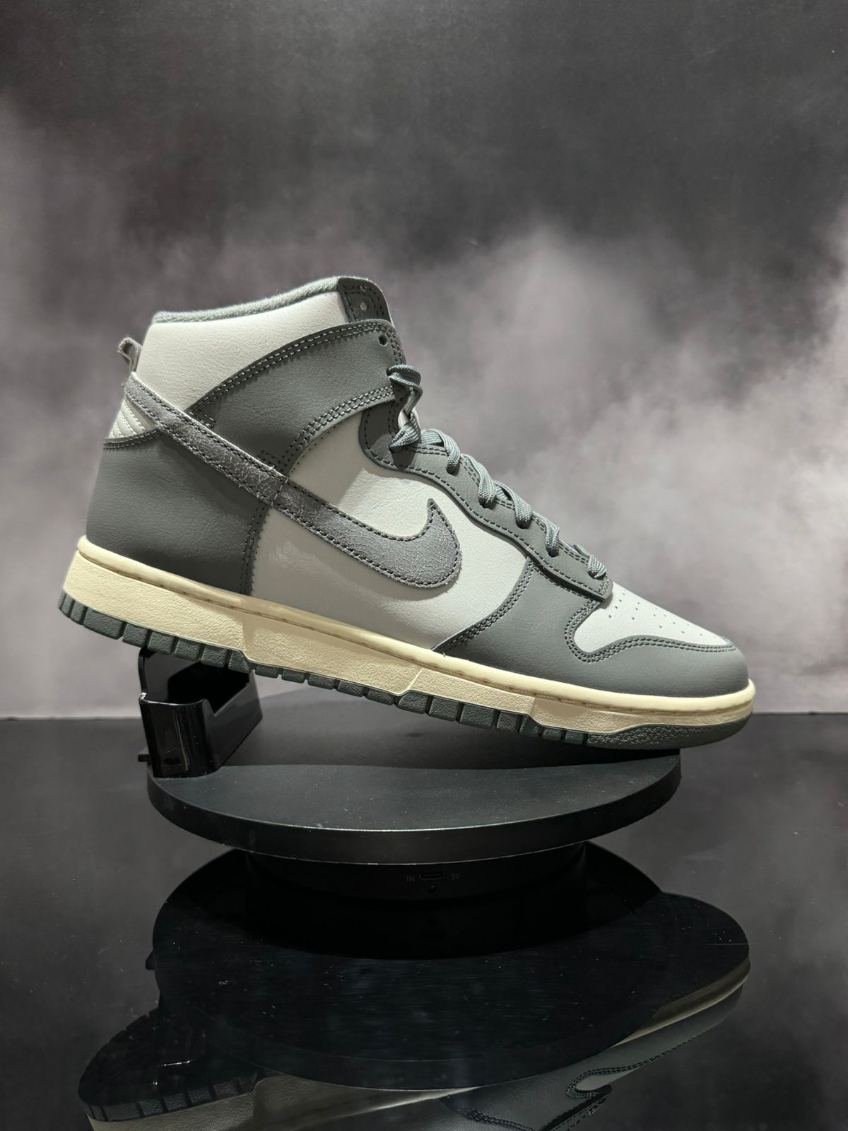Dunk High Vintage Light Bone