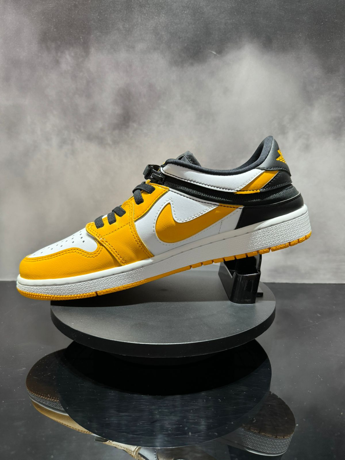 Jordan 1 Low FlyEase University Gold