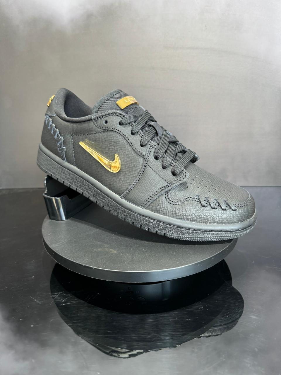 Jordan 1 Low Method of Make Black Metallic Gold