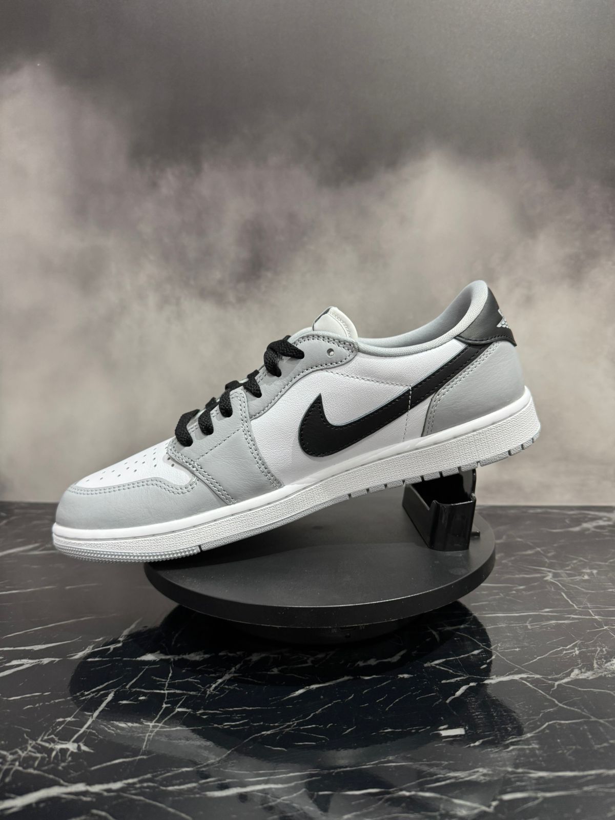 Jordan 1 Low OG Barons
