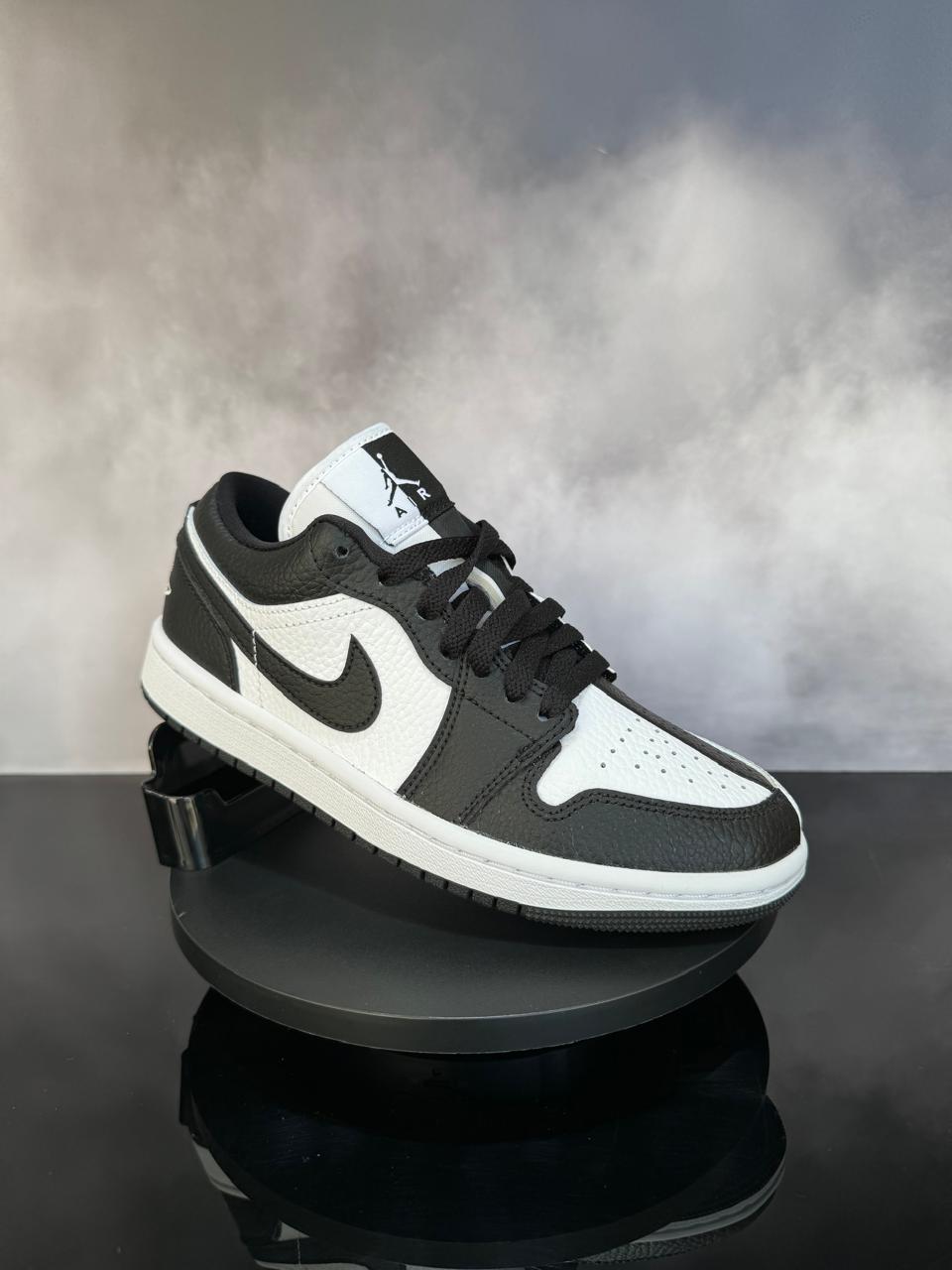 Jordan 1 Low SE Homage Split White & Black
