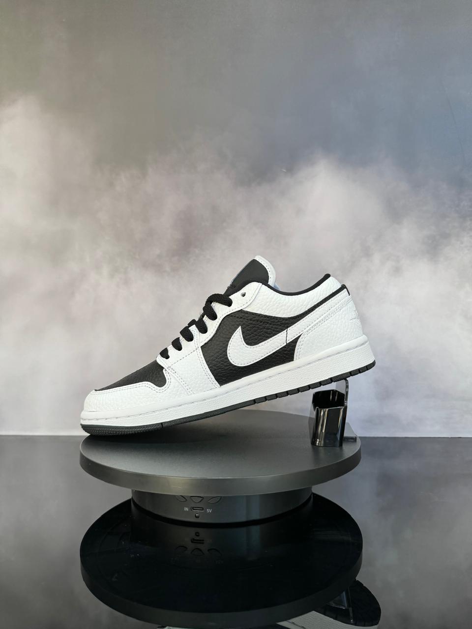 Jordan 1 Low SE Homage Split White & Black