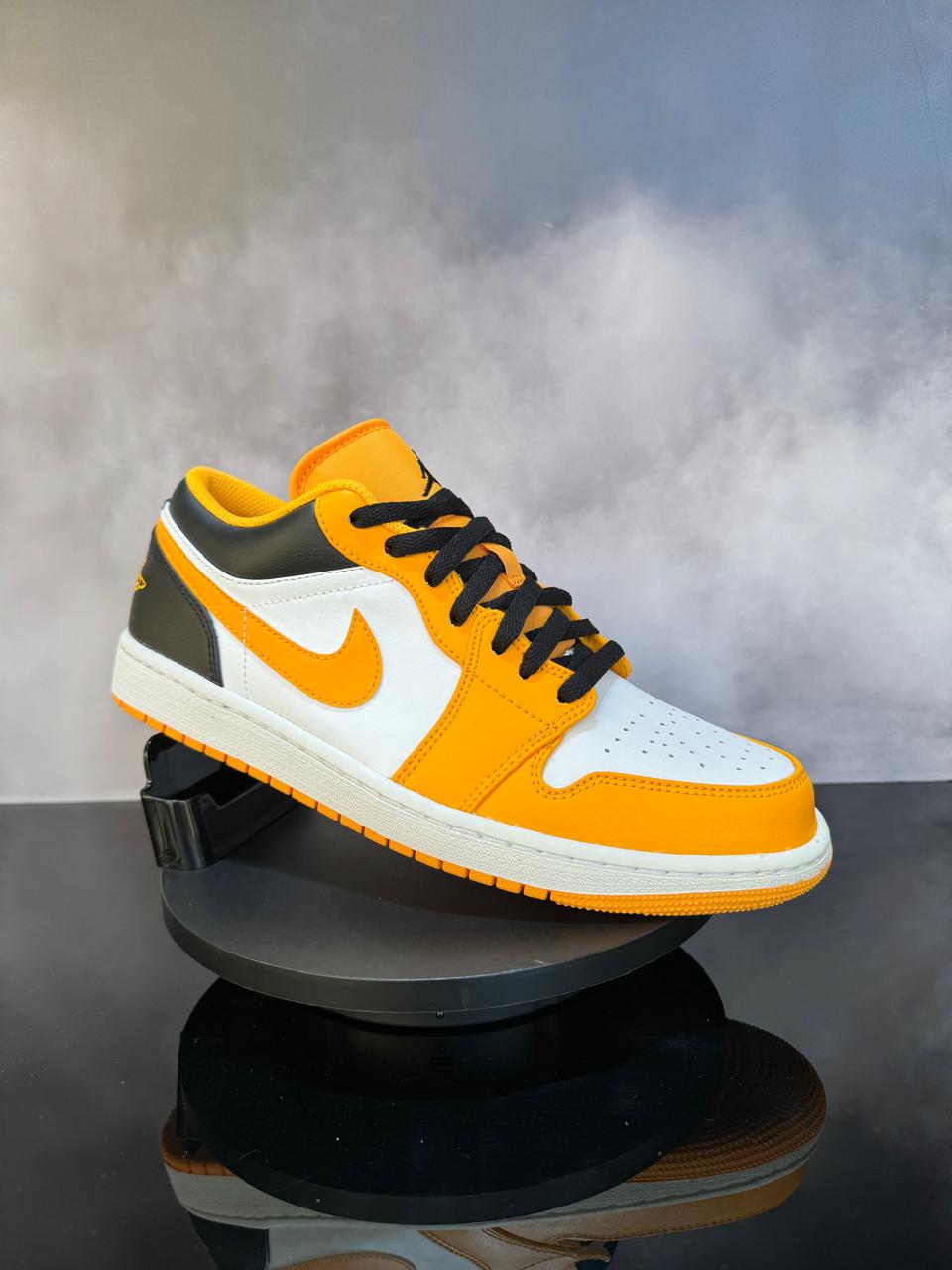 Jordan 1 Low Taxi