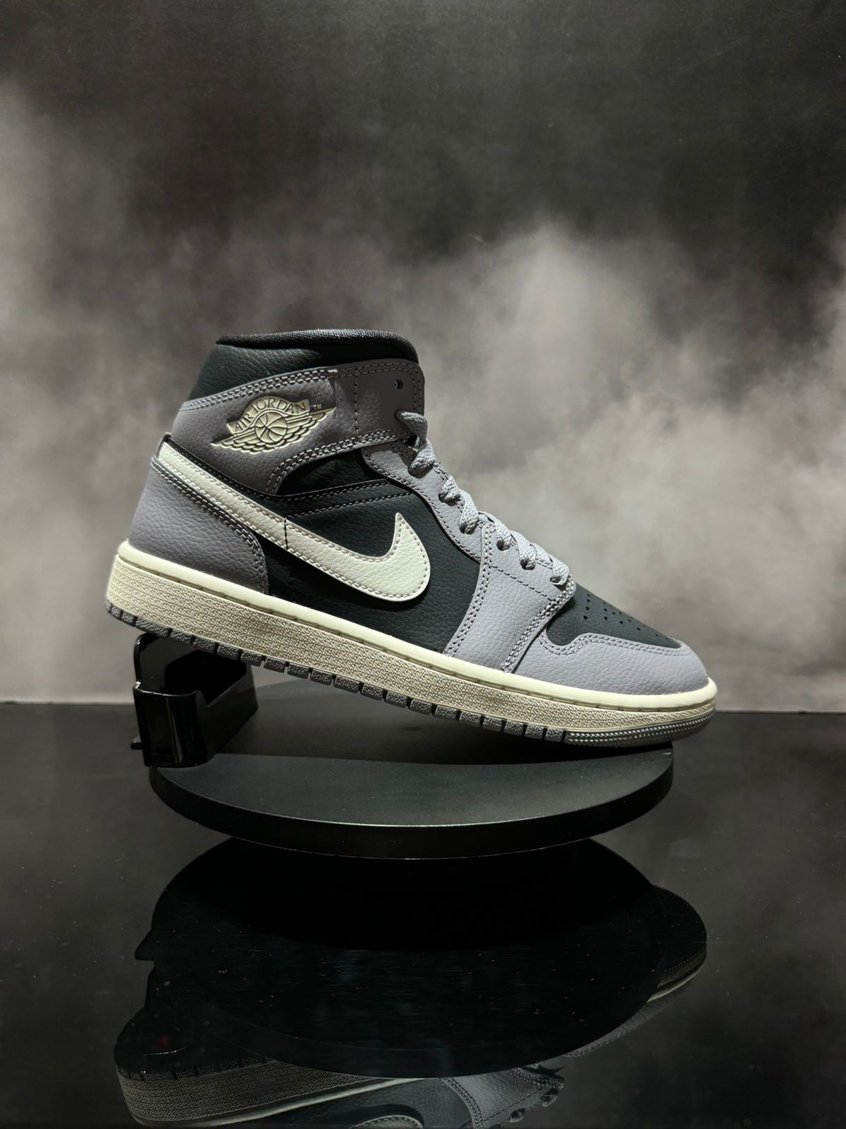 Jordan 1 Mid Cement Grey W