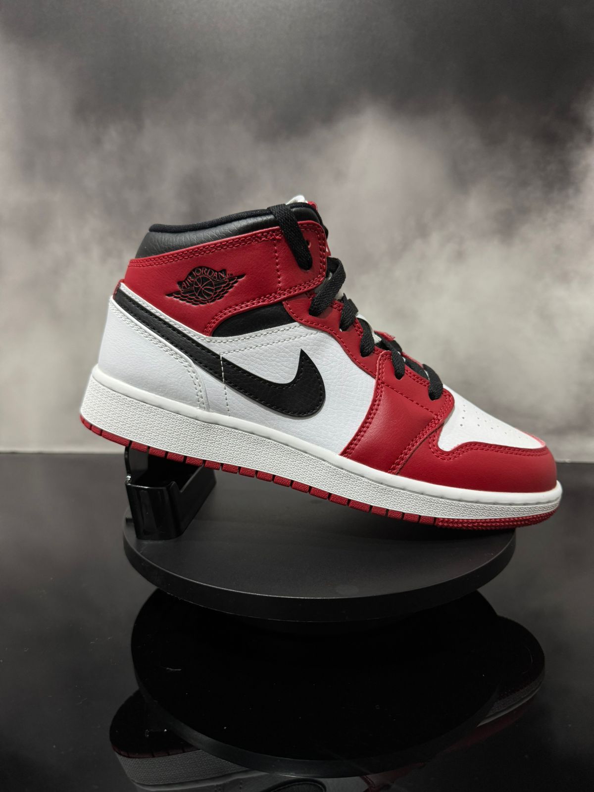 Jordan 1 Mid Chicago