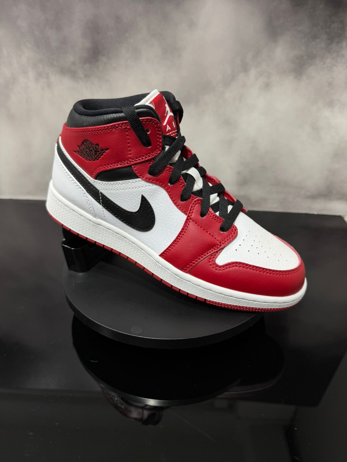 Jordan 1 Mid Chicago
