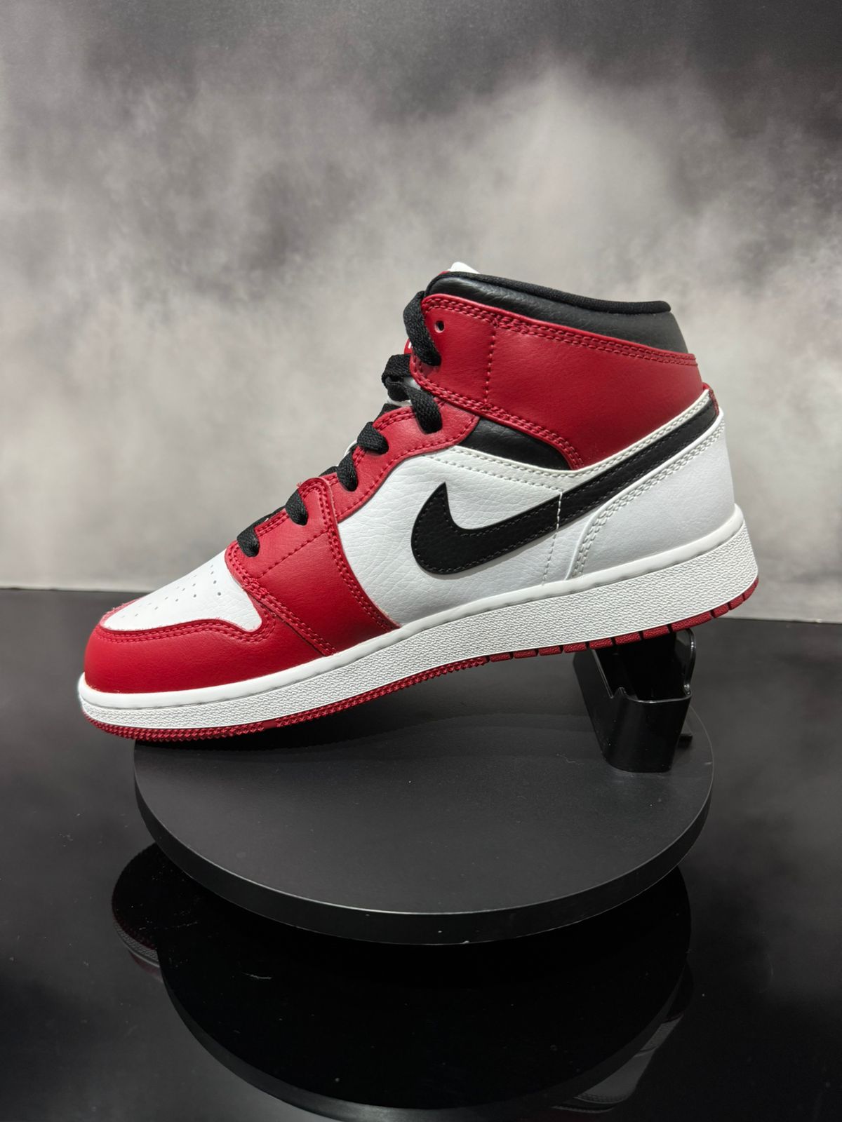 Jordan 1 Mid Chicago