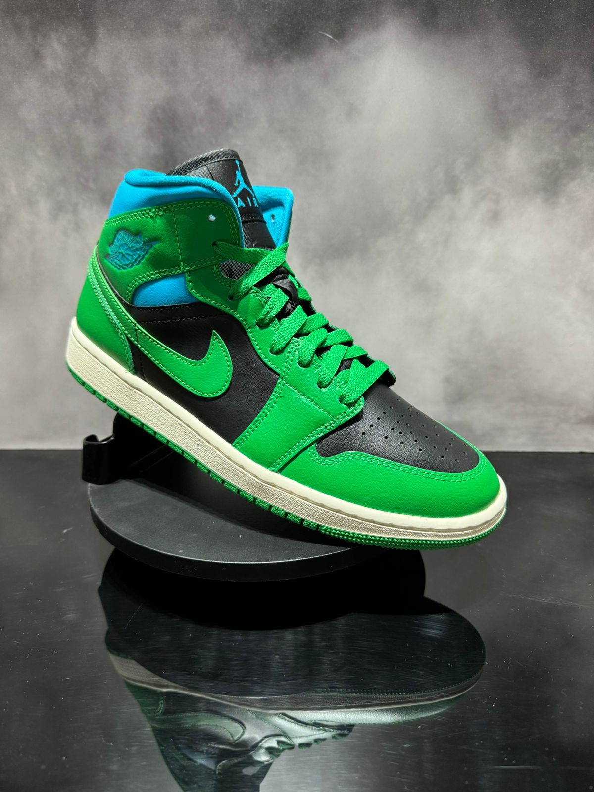 Jordan 1 Mid Lucky Green Aquatone