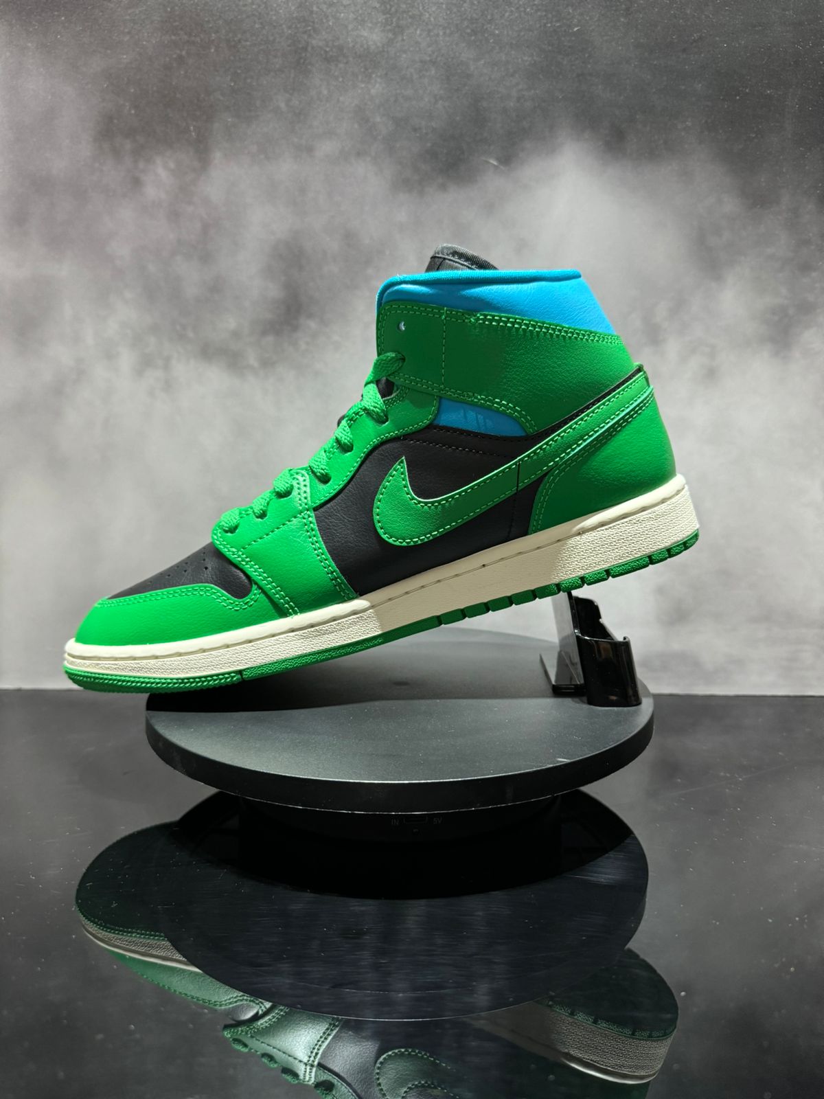 Jordan 1 Mid Lucky Green Aquatone
