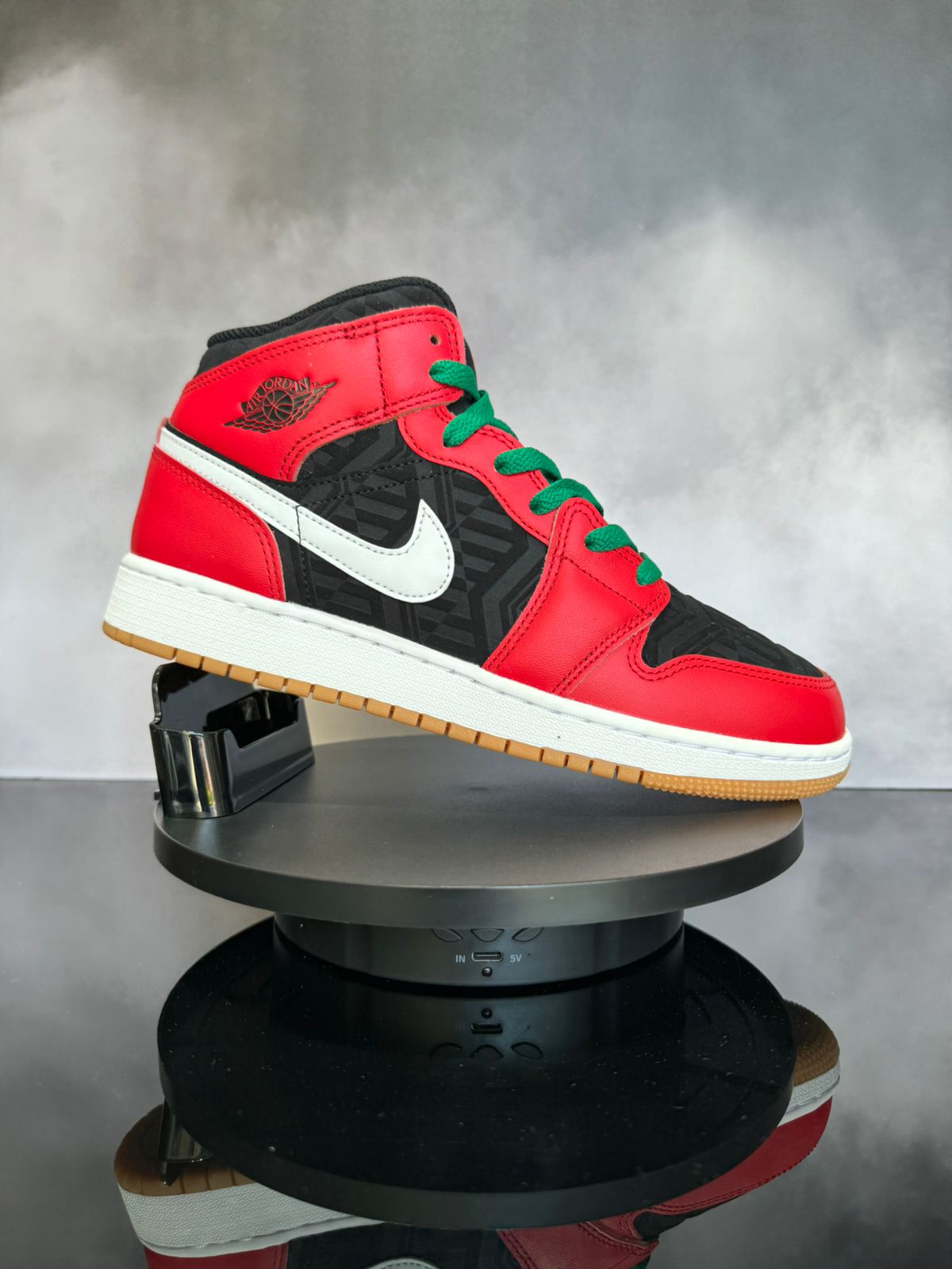 Jordan 1 Mid SE Christmas