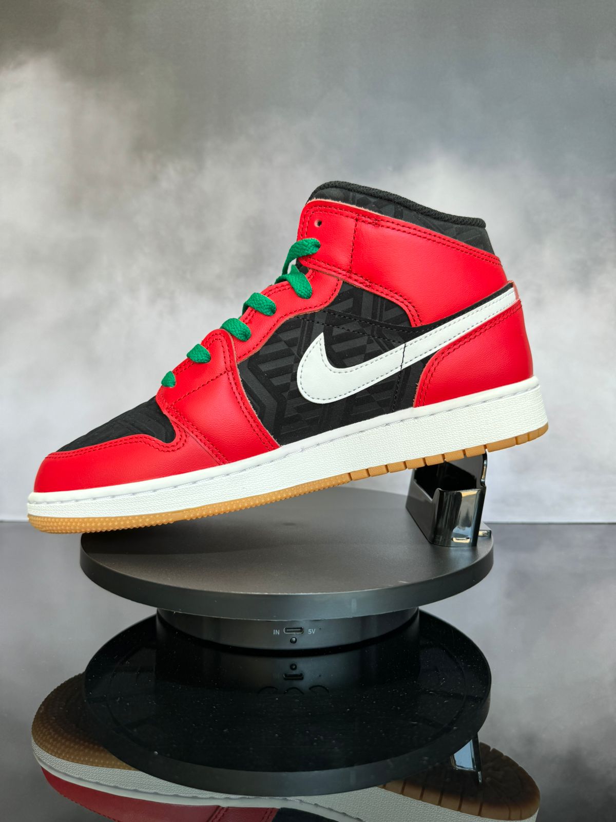 Jordan 1 Mid SE Christmas
