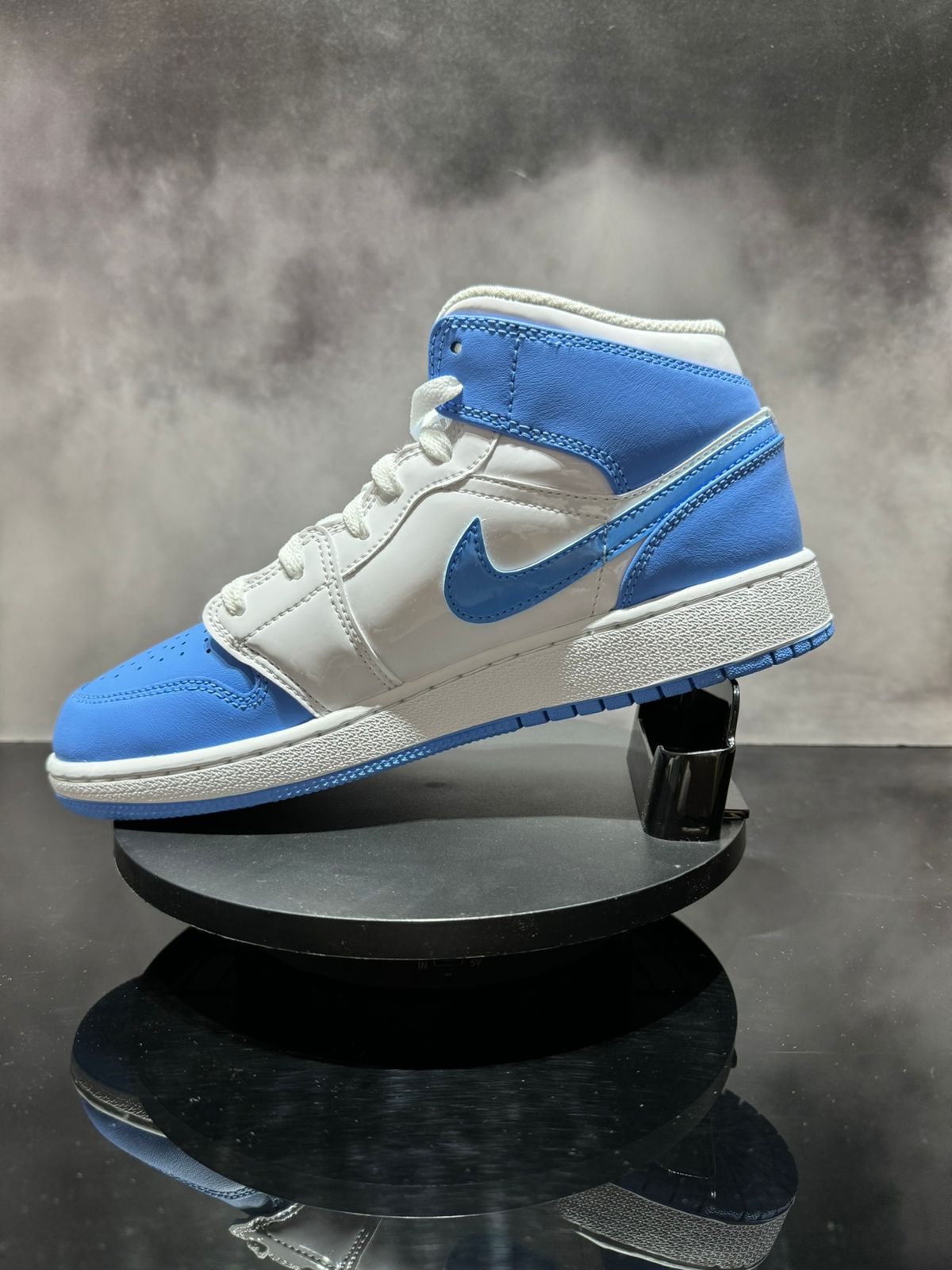 Jordan 1 Mid Sneaker School Game Winner (Gs)