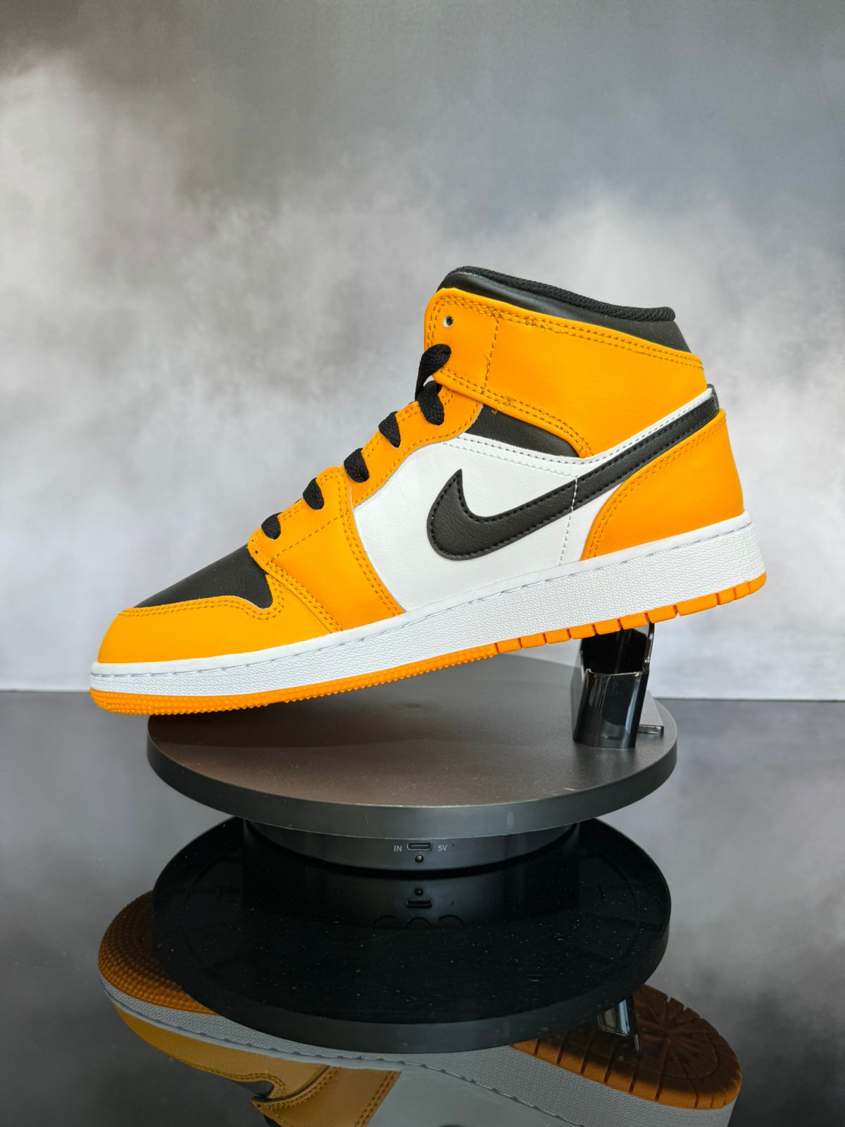 Jordan 1 Mid Taxi