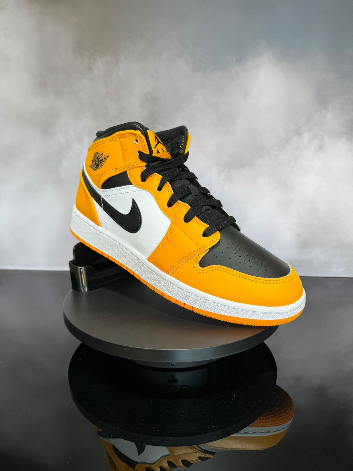 Jordan 1 Mid Taxi