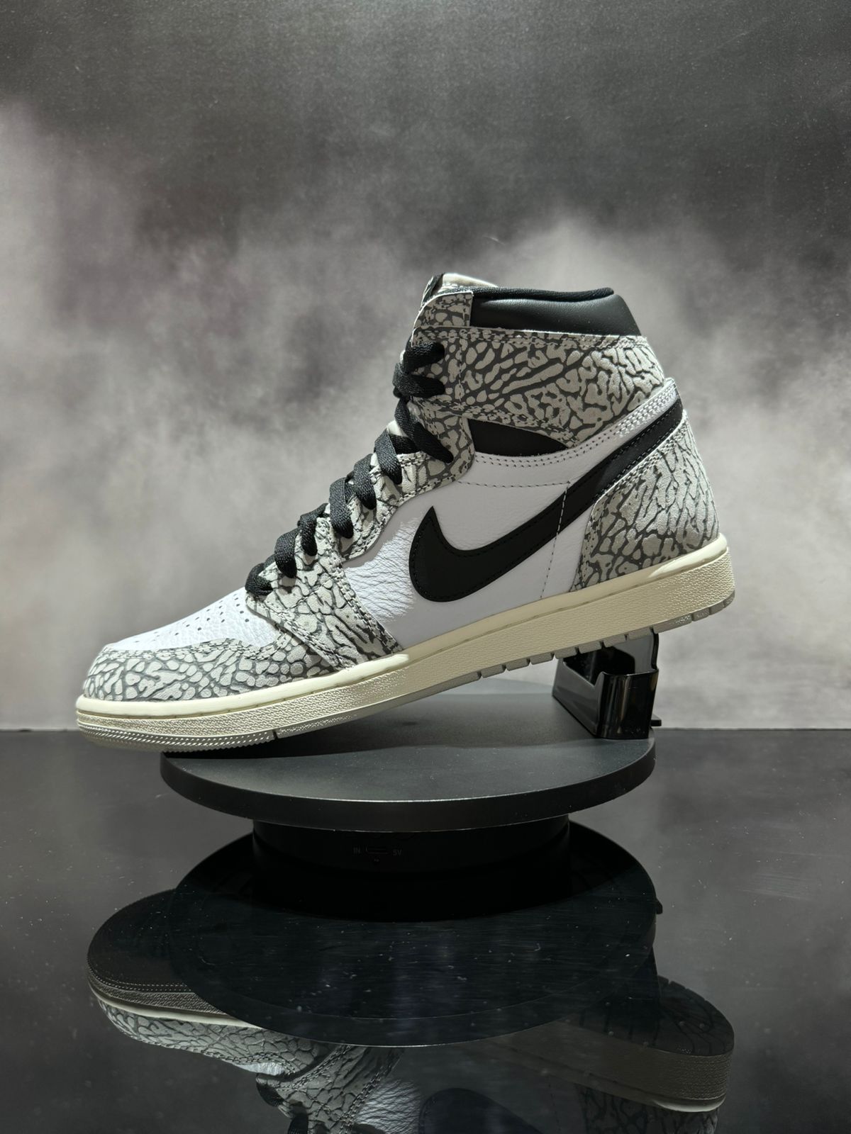 Jordan 1 Retro High OG White Cement