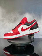 Jordan 1 Low Bulls