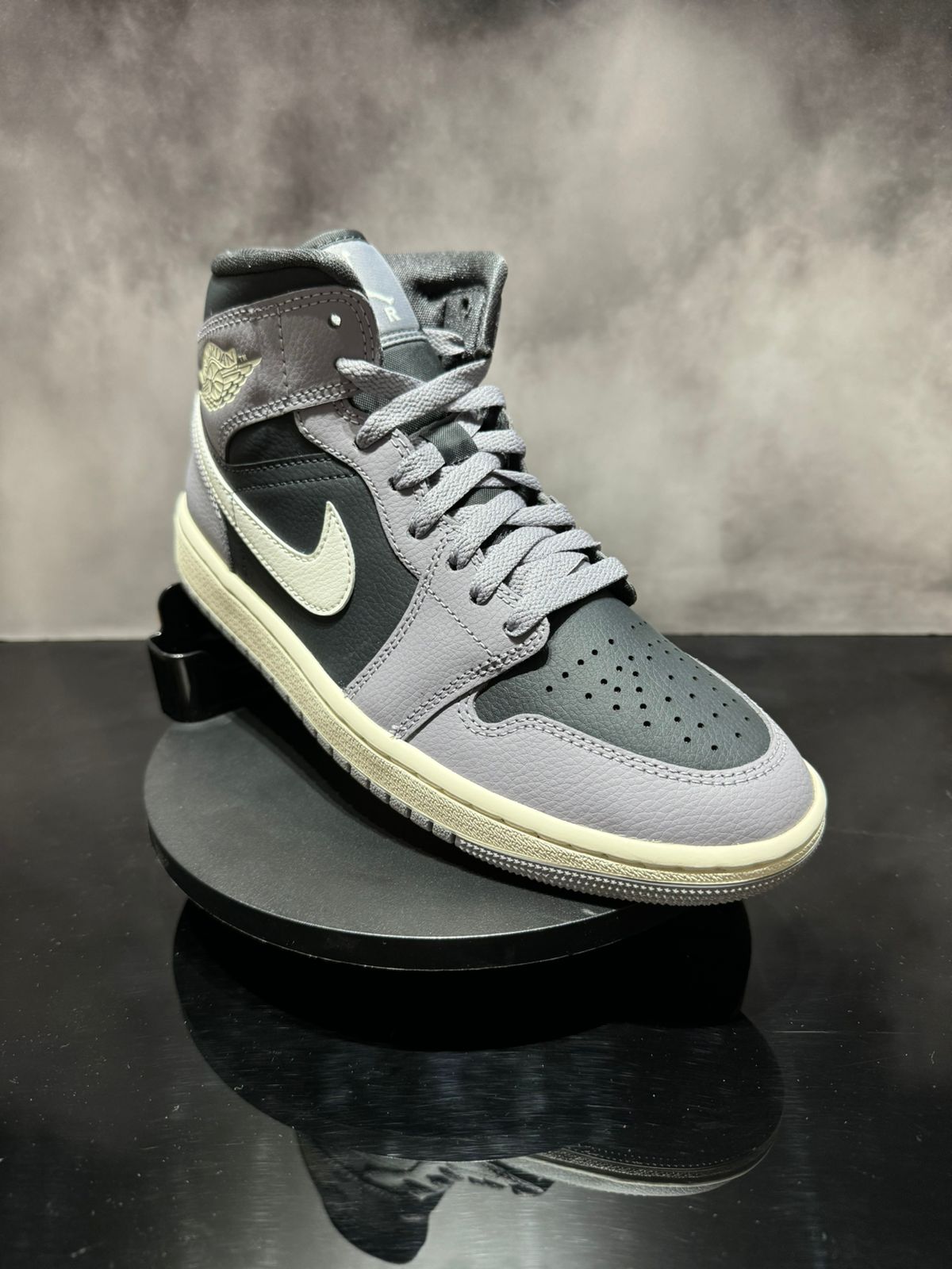 Jordan 1 Mid Cement Grey W