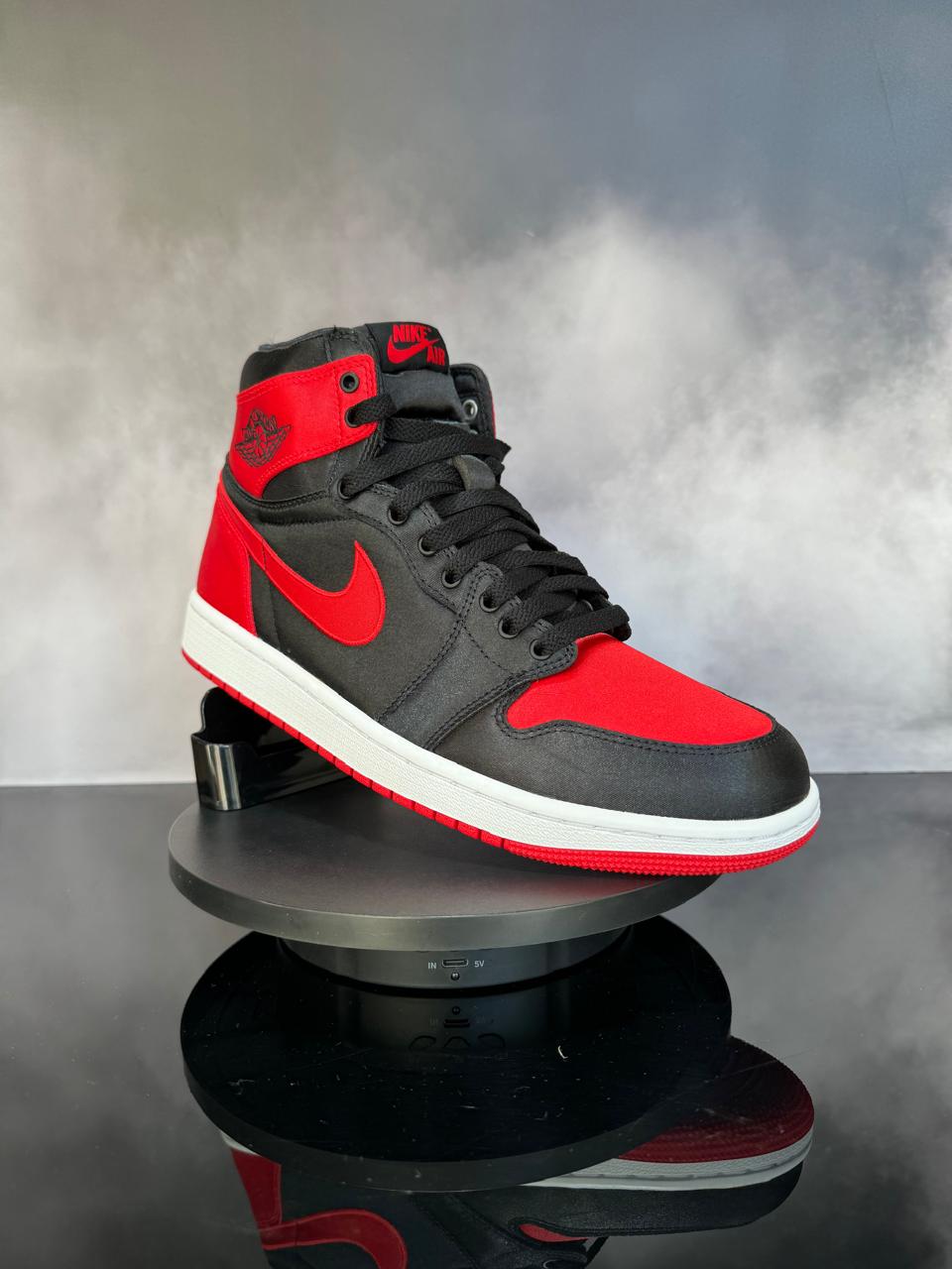 Jordan 1 High Retro OG Satín Bred